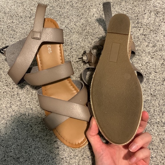 Maurice’s Beige Cork Wedges - Picture 3 of 3